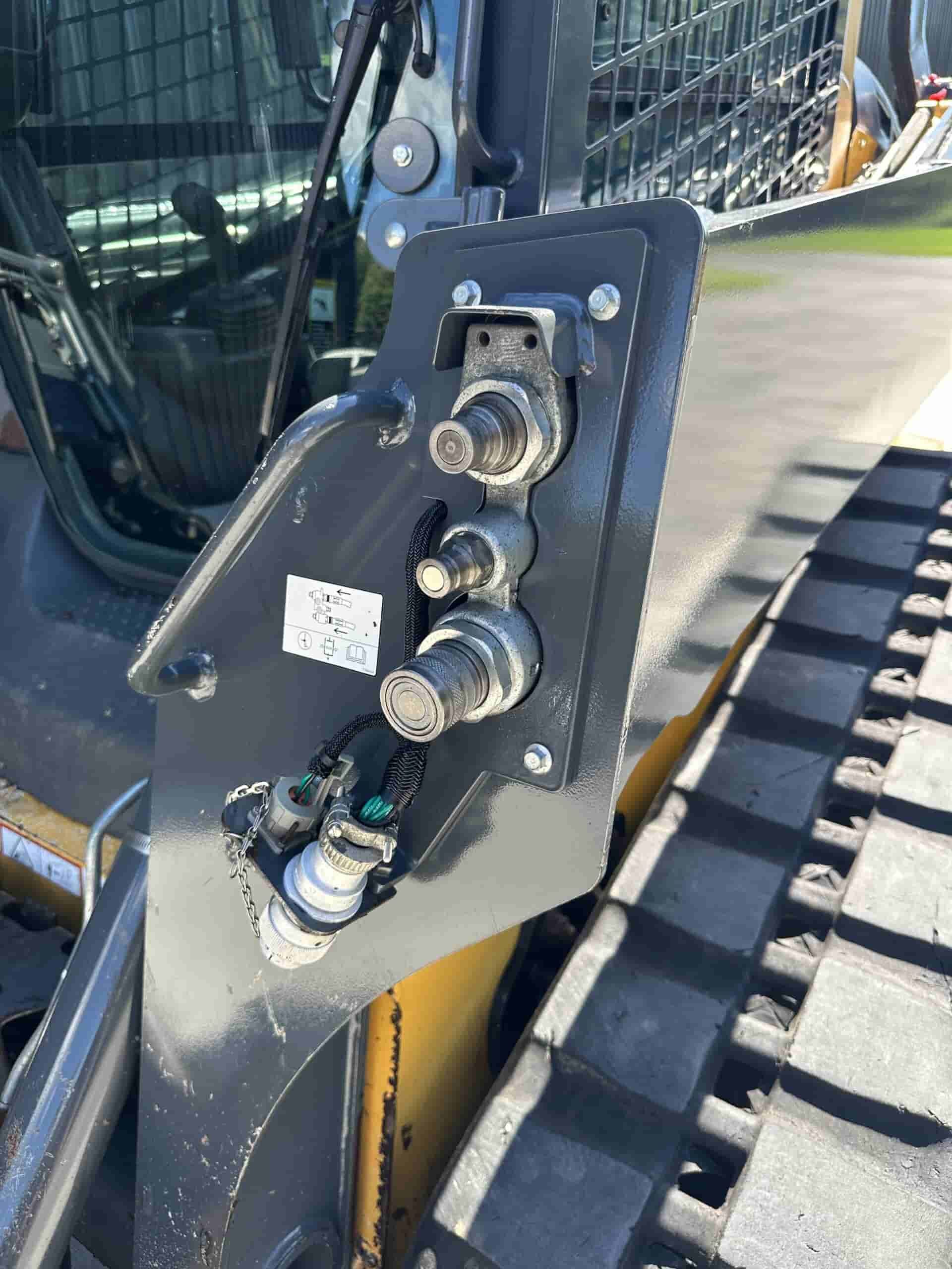 2015 John Deere 323E HIGH FLOW
